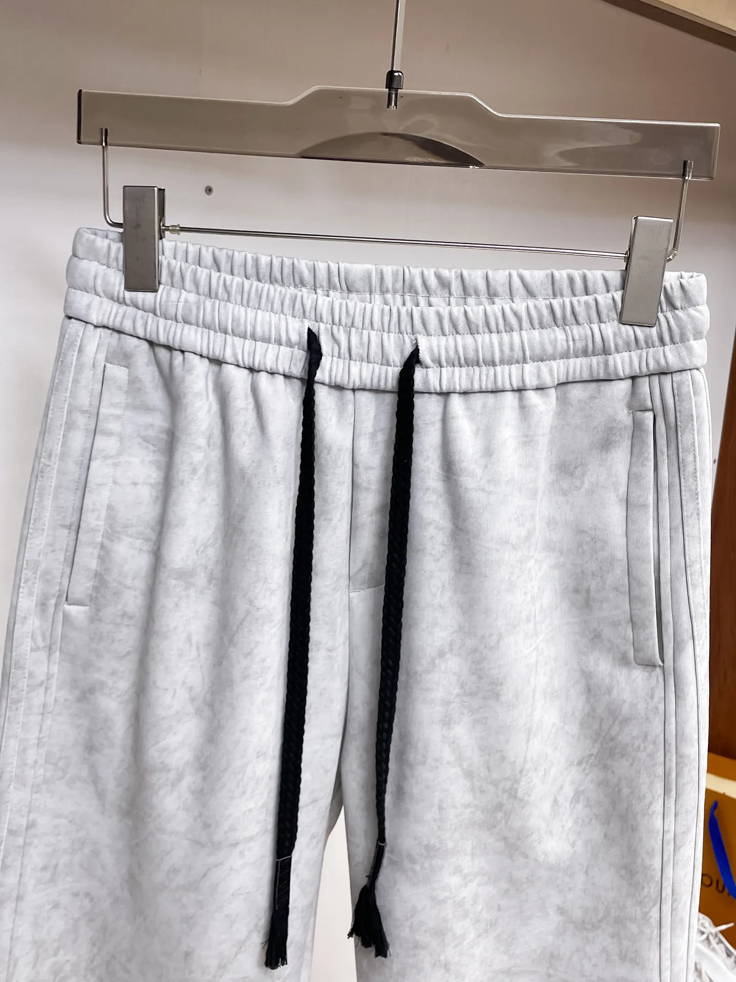 Balenciaga 🆕2026 Autumn and Winter New Arrival Casual Pants! The official website will be released simultaneously. Brand Classic LOGO casual pants, customized fabrics, excellent comfort and strong touch. Highly recognisable, perfect appearance and craftsmanship. Size:M-3XL